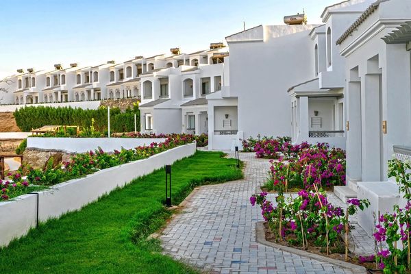 Invidia Coral Beach Tiran