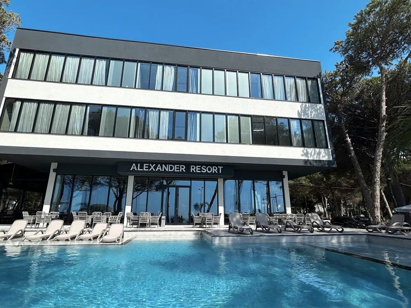 Alexander Resort
