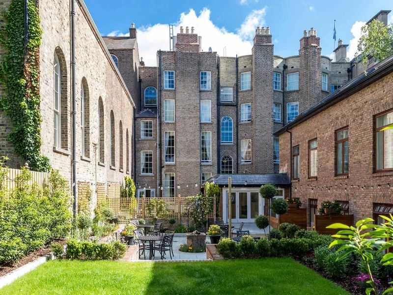 Stauntons on the Green