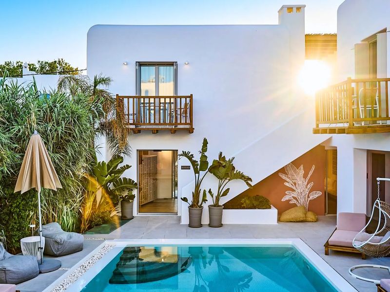 Adorno Beach & Suites