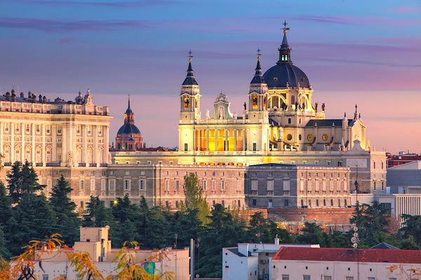 DJ Tossa ze zwiedzaniem Hiszpanii