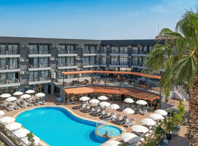 Clover Magic Park Side Hotel