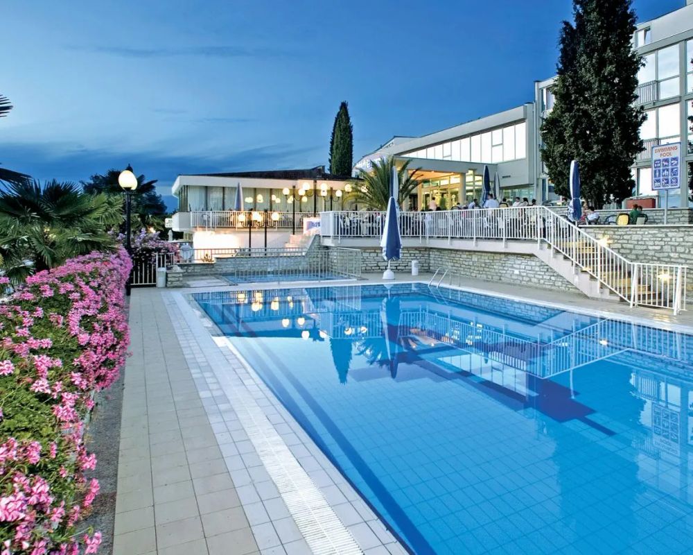 Zorna Plava Laguna