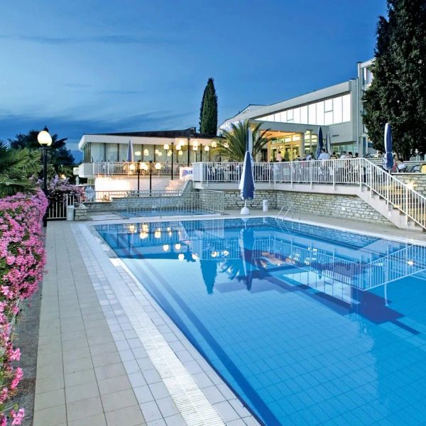 Zorna Plava Laguna