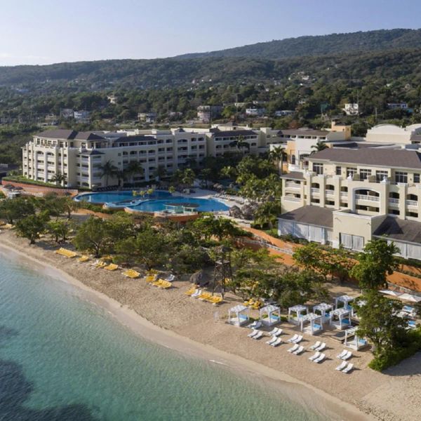 Iberostar Waves Rose Hall Beach — Montego Bay, Jamajka