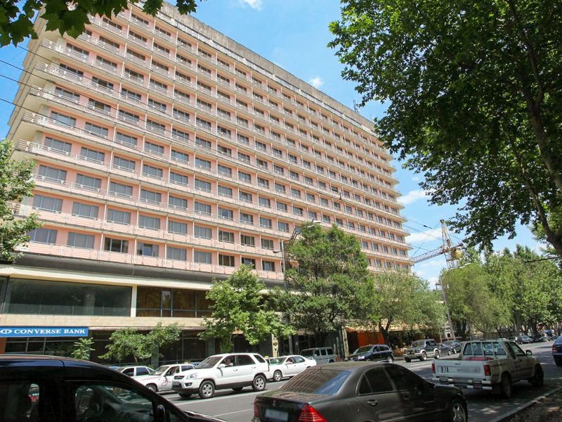 Ani Plaza