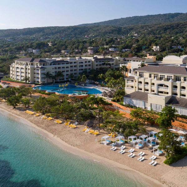 Iberostar Waves Rose Hall Beach — Montego Bay, Jamajka