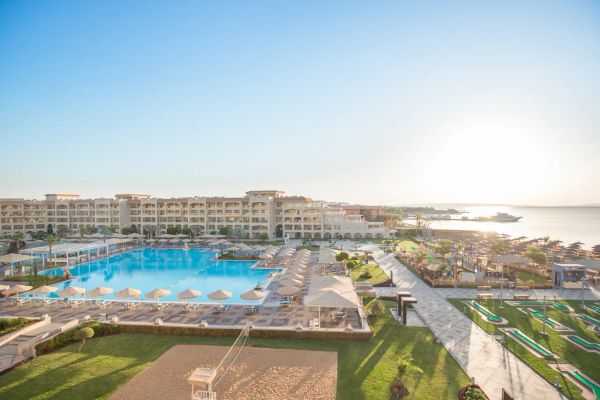Pickalbatros White Beach Resort