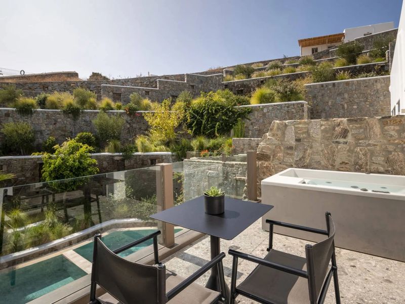 Aeonic Suites & Spa
