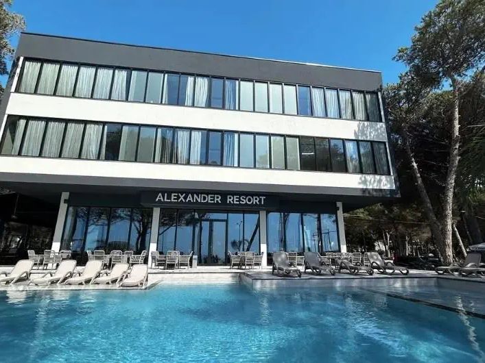 Alexander Resort