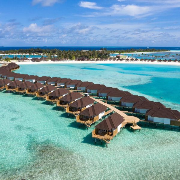 Widok z lotu ptaka na Sun Siyam Olhuveli i lagunę