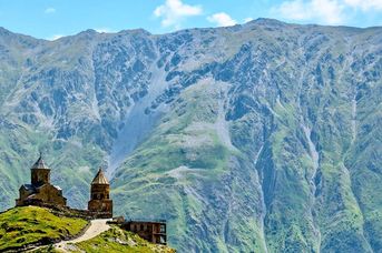 Gruzja, Armenia - spod szczytów Kaukazu w doliny