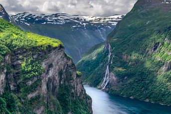 Rejs - Fiordy Norweskie / Północ - Południe/