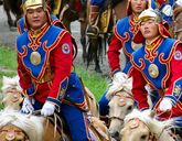Mongolia z festiwalem Naadam