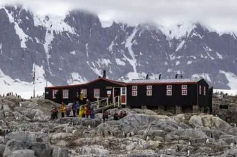 Rejs na Antarktydę z kempingiem