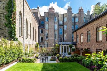 Stauntons on the Green