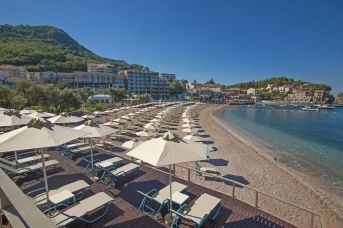 Maestral Resort & Casino