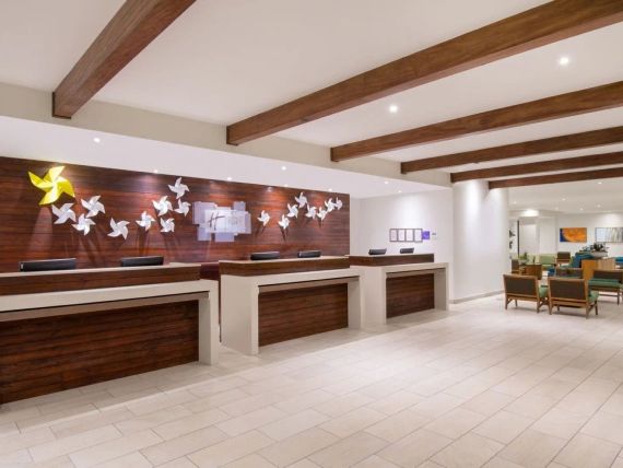 Holiday Inn Aruba 4*