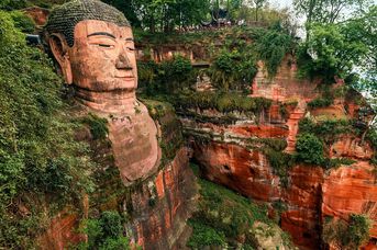 Chiny: Wyprawa w Głąb Historii, Natury i Tradycji