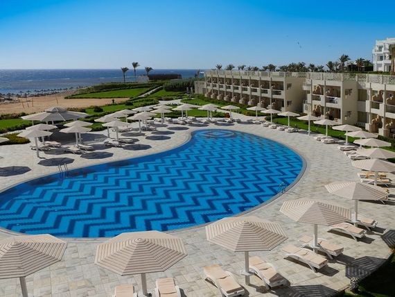 Sirena Beach Resort & Spa