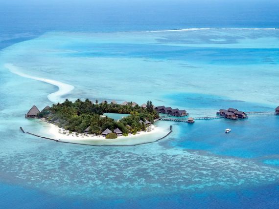 Widok na Gangehi Island Resort i lagunę