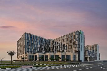 Holiday Inn Dubai Al Maktoum Airport