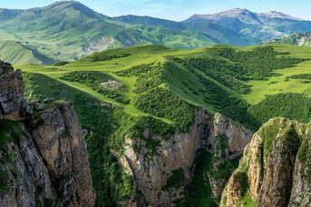 Górskie Wyzwania - Azerbejdżan na kaukaskim szlaku
