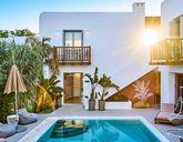 Adorno Beach & Suites