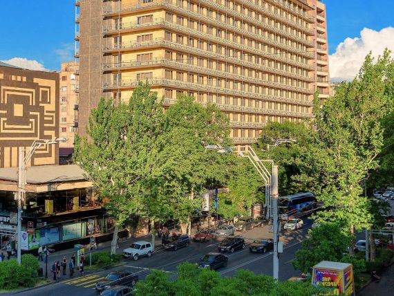 Ani Plaza 4*