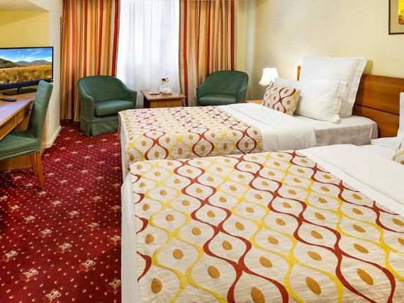 Ani Plaza 4*