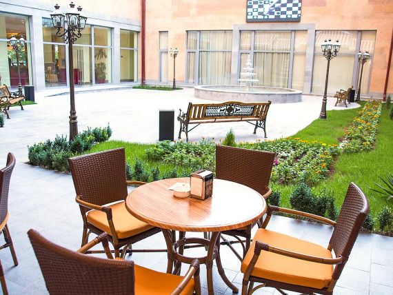 Ani Plaza 4*