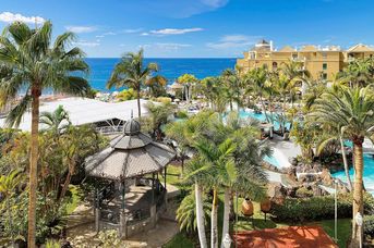 Adrian Jardines de Nivaria