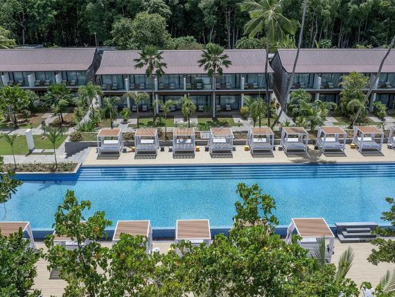 Teren hotelu AVANI Seychelles Barbarons przy plaży na Mahé