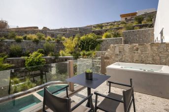 Aeonic Suites & Spa