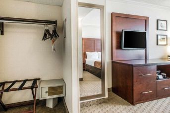 Comfort Inn by the Bay