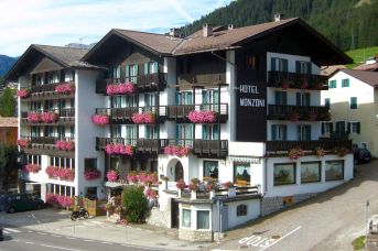 GH Monzoni (Pozza di Fassa)