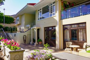 Sundown Manor Guesthouse