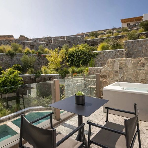 Aeonic Suites & Spa — Ornos, Grecja
