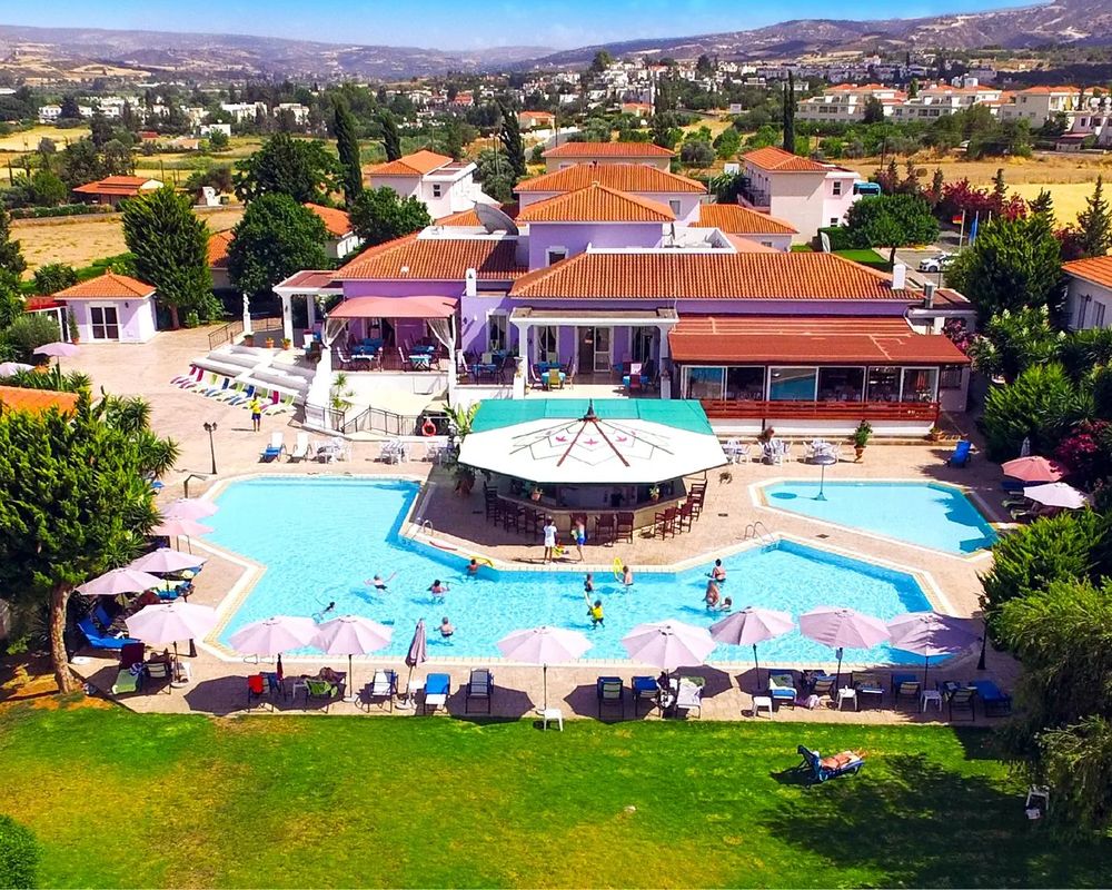 Akamanthea Holiday