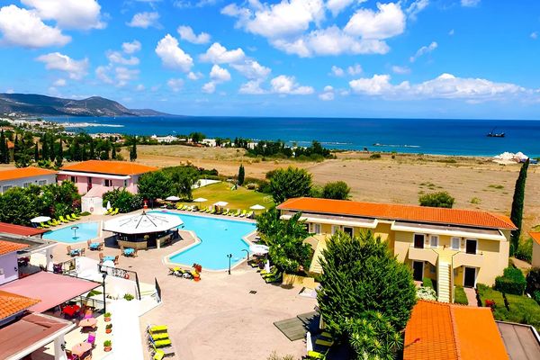 Akamanthea Holiday
