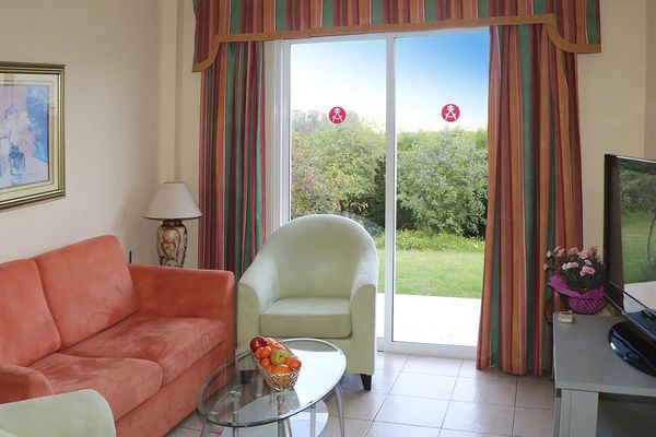 Akamanthea Holiday