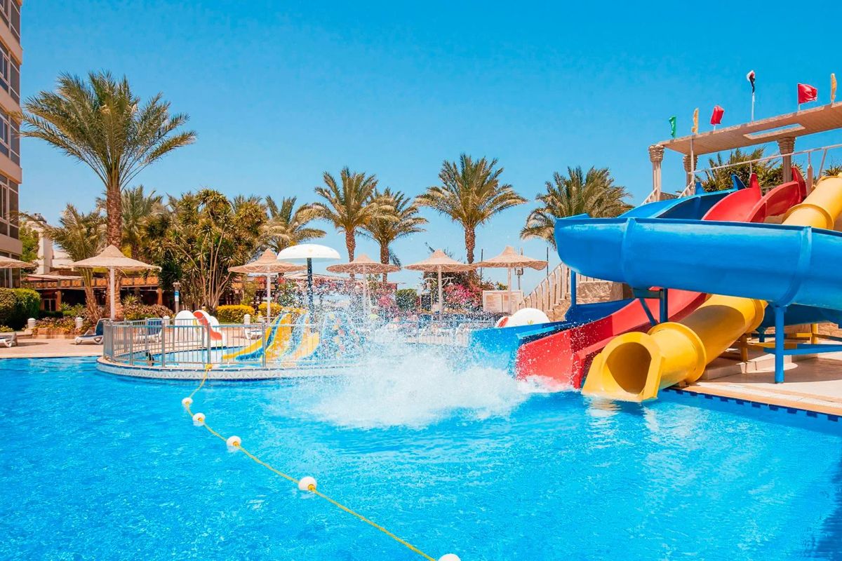 Hurghada (7 dni) w AMC Royal Hotel & Spa (ex. AMC Azur Resort) z Poznania (AI)