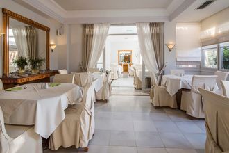 Antinea Suites Spa Santorini