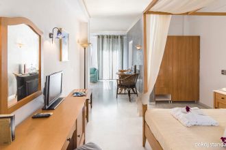 Antinea Suites Spa Santorini