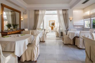 Antinea Suites Spa Santorini