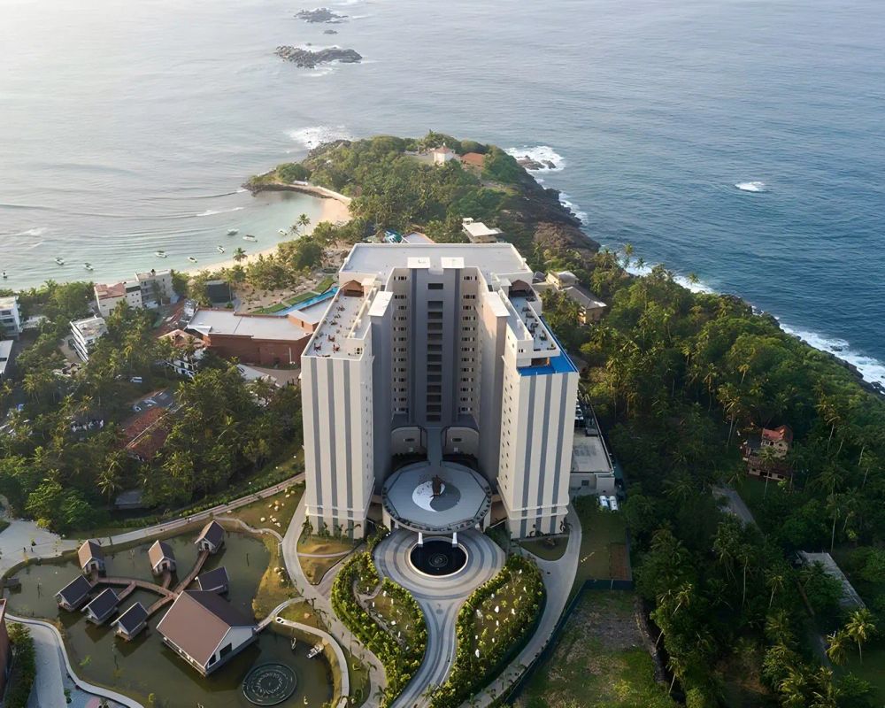 Araliya Beach Resort Spa