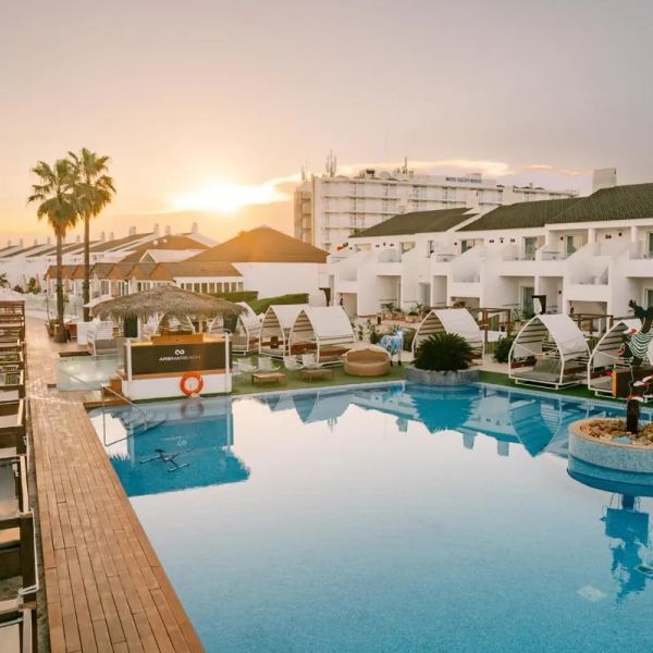 Lago Resort Menorca — Cala'n Bosch, Hiszpania