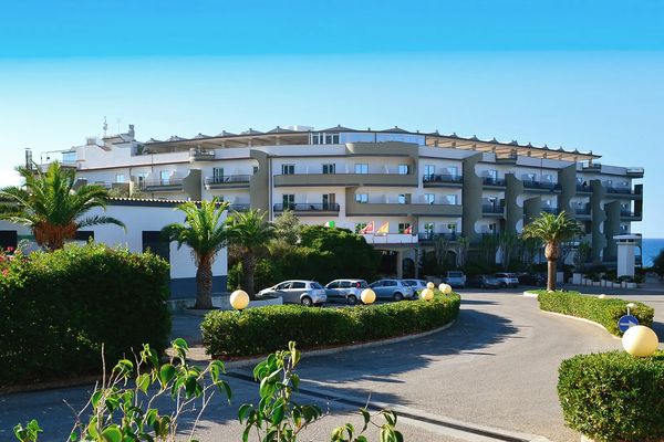 Carlton Riviera