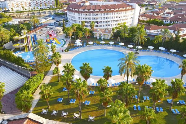 Cesars Resort (Side)