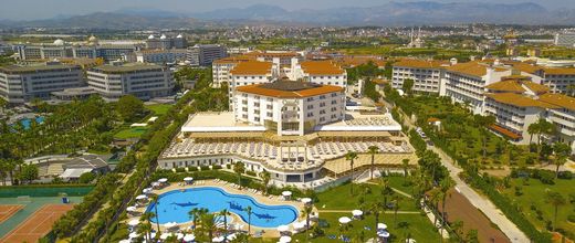 Cesars Resort (Side)